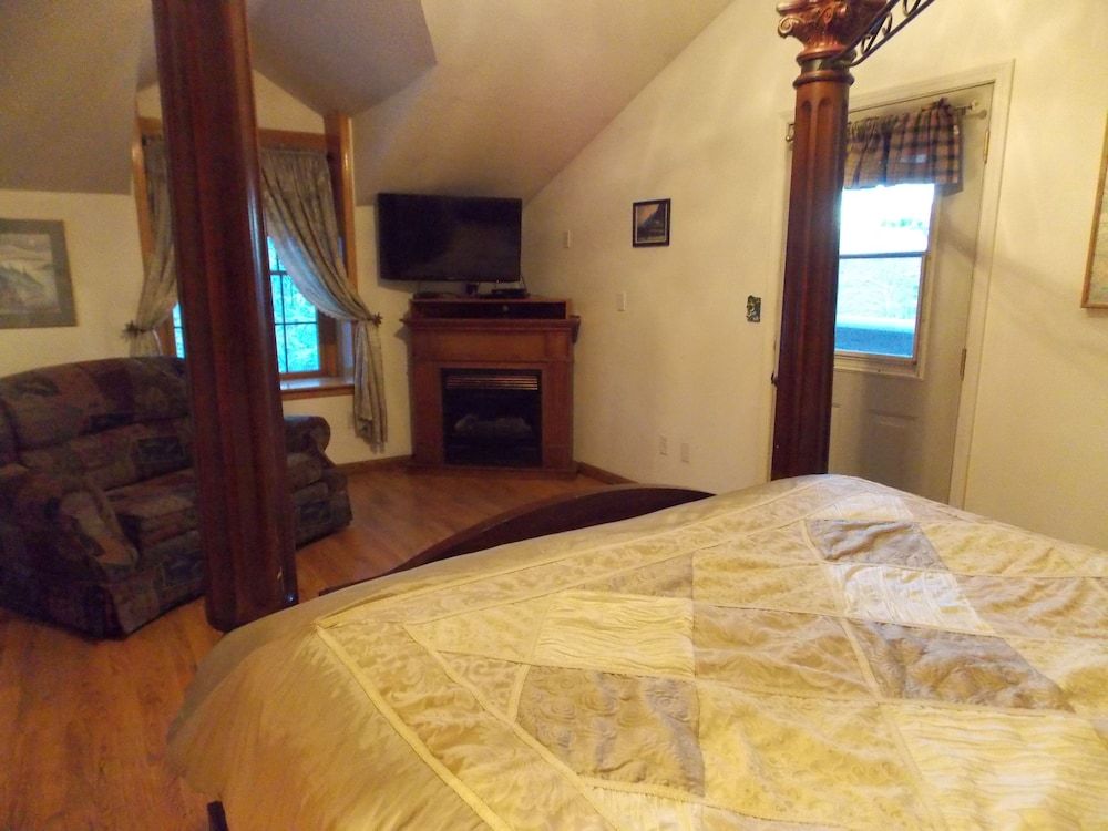 Fairbanks Extended Stay Superior Suite, 1 King Bed, Jetted Tub 4