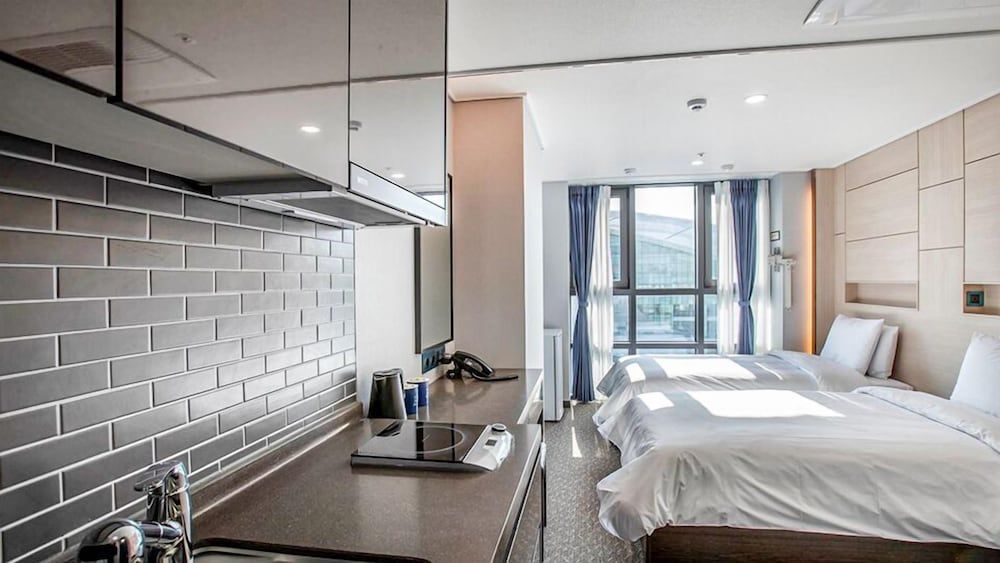 Griffin Bay Hotel Standard Twin Room 5