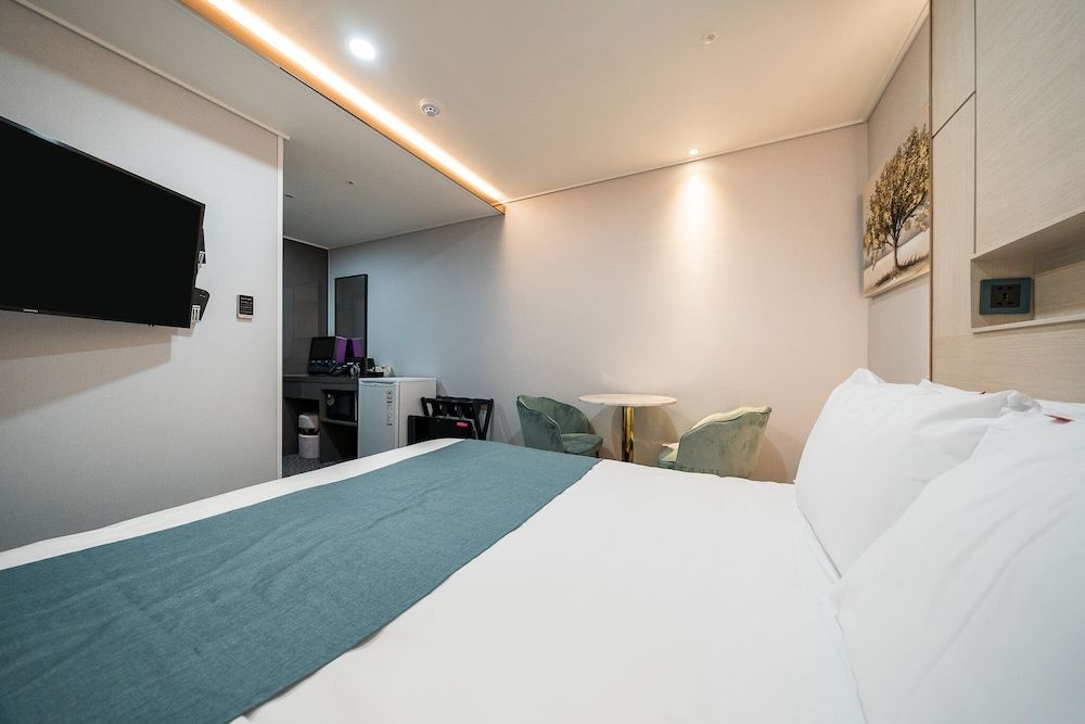 Griffin Bay Hotel Standard Double Room 2