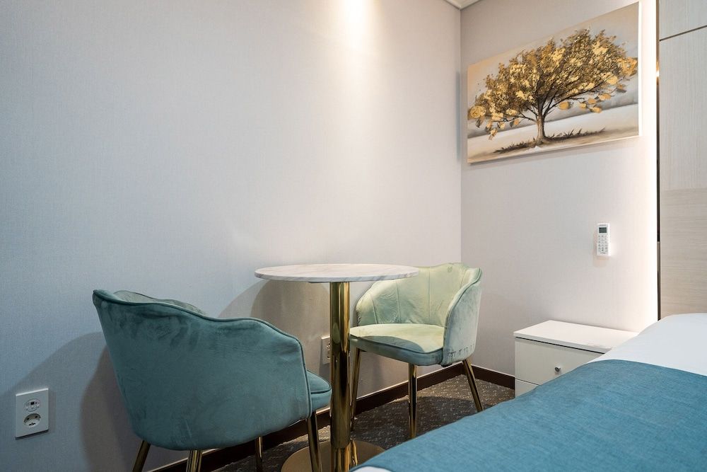 Griffin Bay Hotel Standard Double Room 8