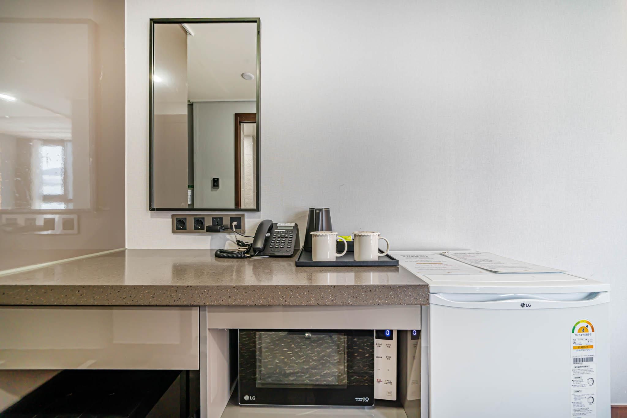 undefined Griffin Bay Hotel 7