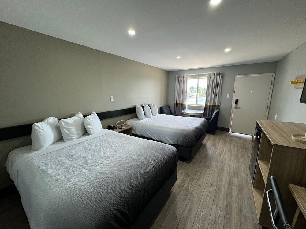 Super 8 by Wyndham Hazleton Room, 2 Queen Beds, Smoking 2