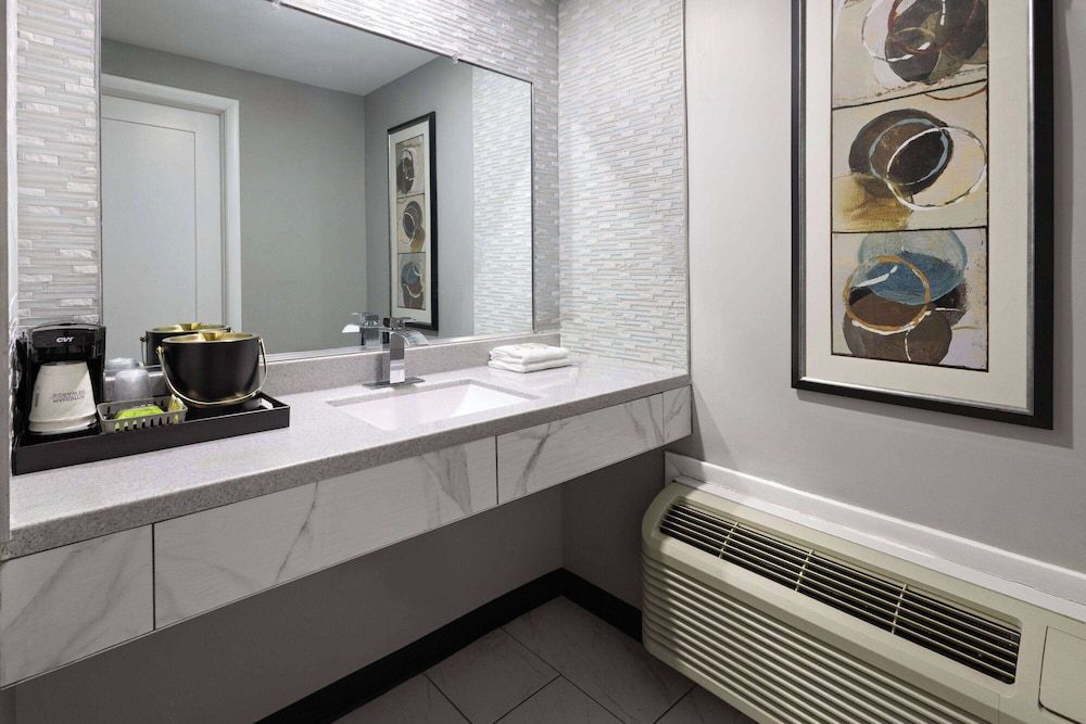 Super 8 by Wyndham Hazleton