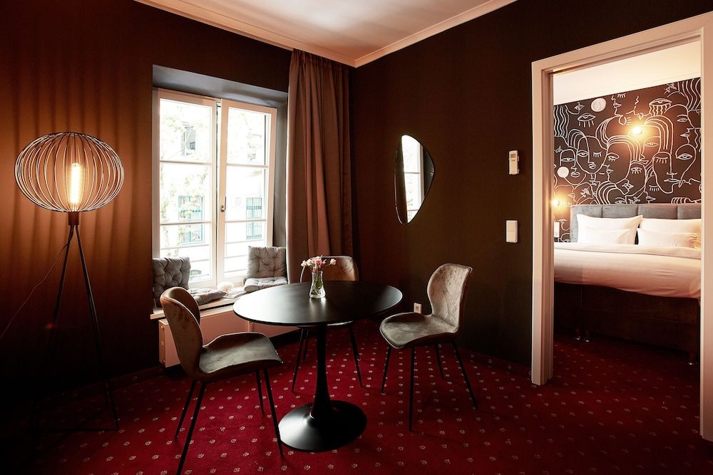 WDREI Hotel Superior Double Room, Balcony, Courtyard Area 5