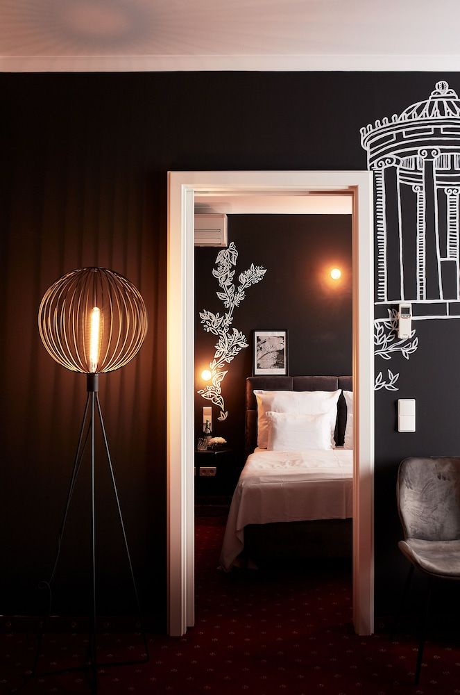 WDREI Hotel Superior Double Room 4