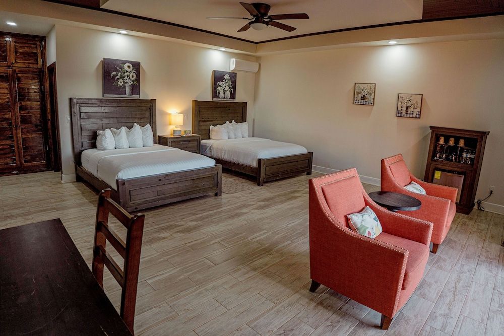 Entrevalle Hotel Boutique Deluxe Quadruple Room 3