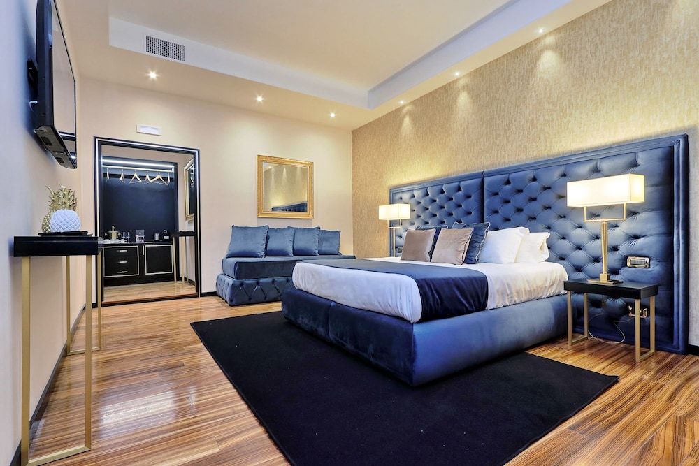 undefined Spanish Diamond Luxury Suites & Jacuzzi 2