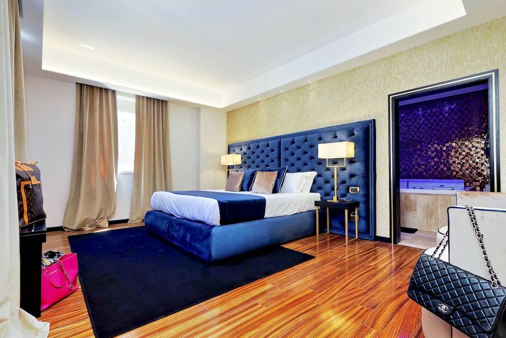 Spanish Diamond Luxury Suites & Jacuzzi Luxury Studio Suite 8