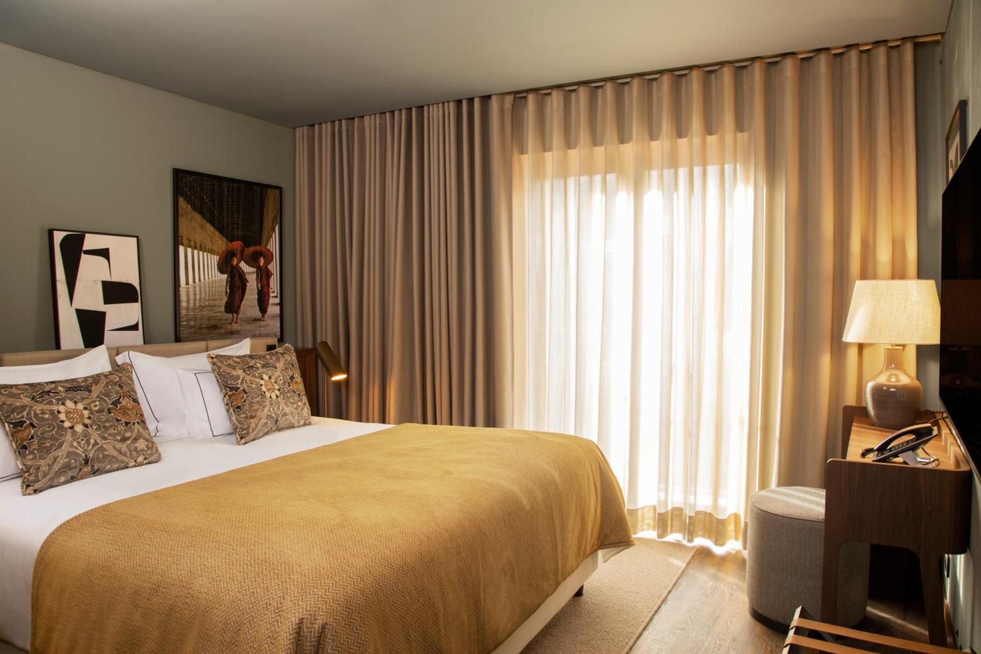 1 King Bed, Suite, Non-Smoking