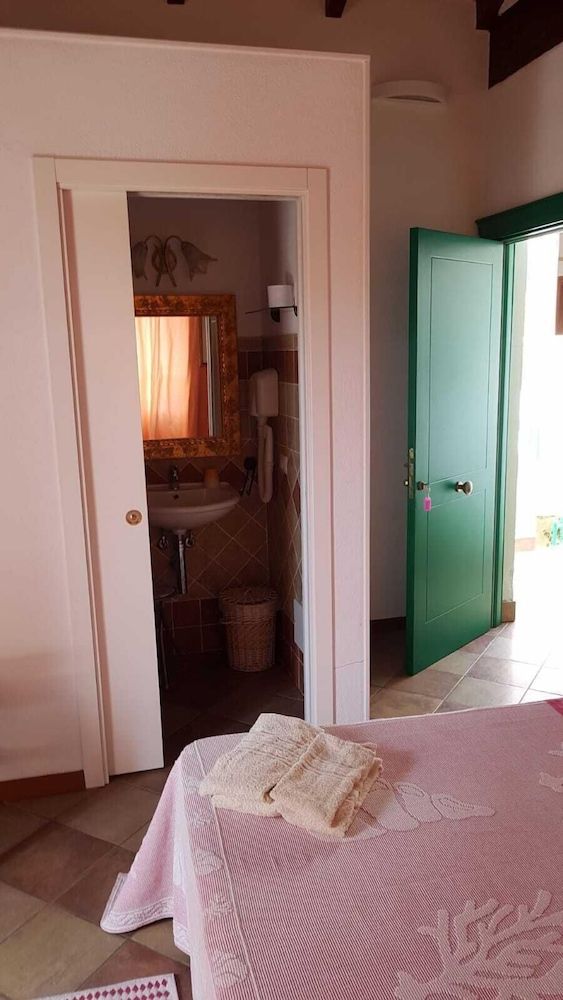 B&B Guest House Il Porto Vecchio Deluxe Quadruple Room 8