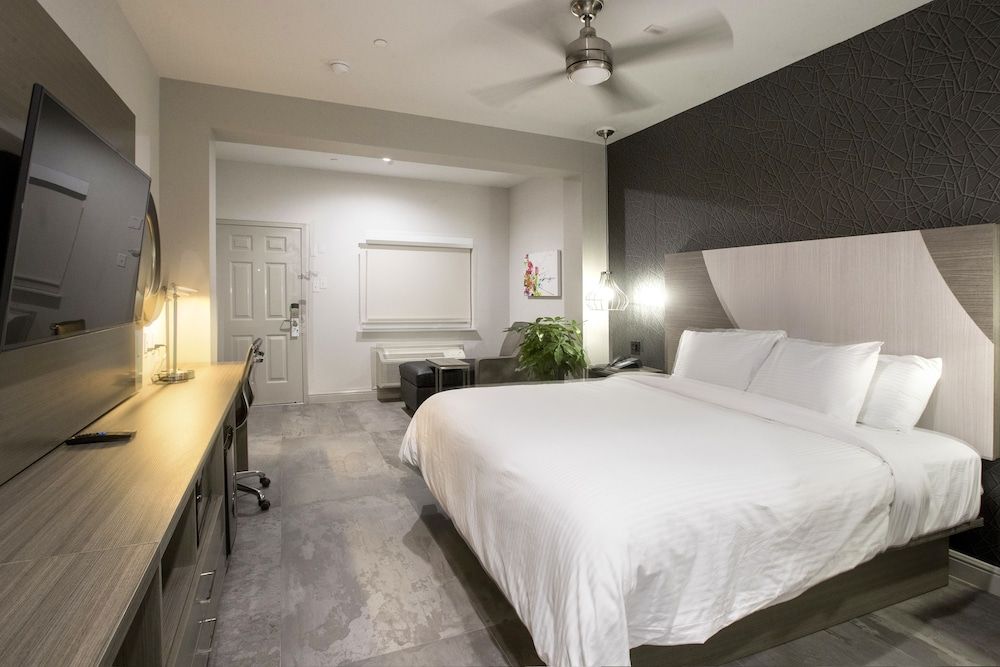 undefined House Hotel 9