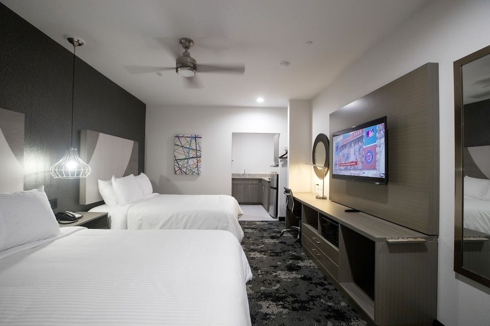 undefined House Hotel 4