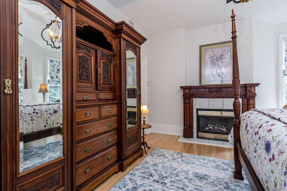 The Secret Garden B&B Inn Room, 1 King Bed (McKay) 5