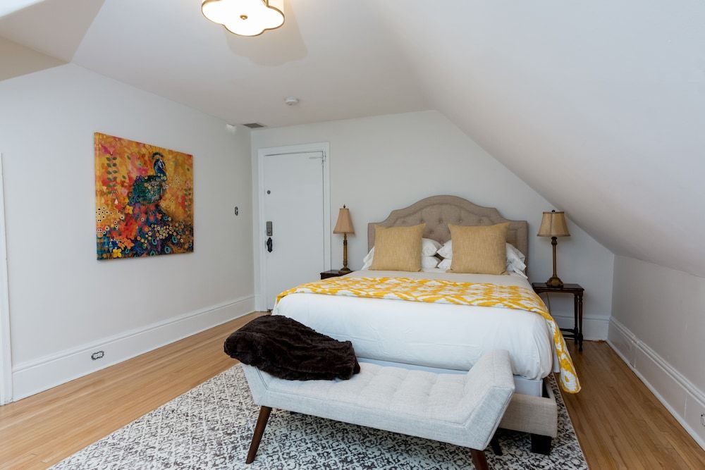 The Secret Garden B&B Inn Room, 1 Queen Bed (Lasalle)