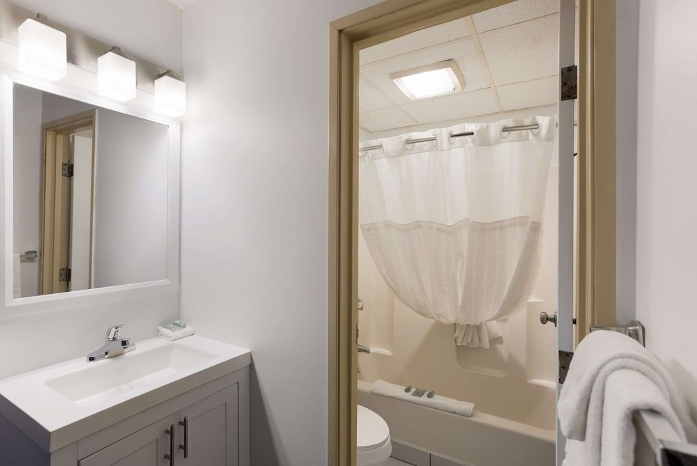 SureStay Hotel by Best Western Presque Isle Suite, 1 King Bed, Non Smoking, Kitchenette (with Sofabed) 2