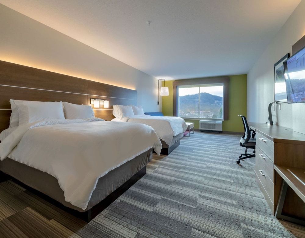 Suite, 2 Queen Beds (Additional Living Area)
