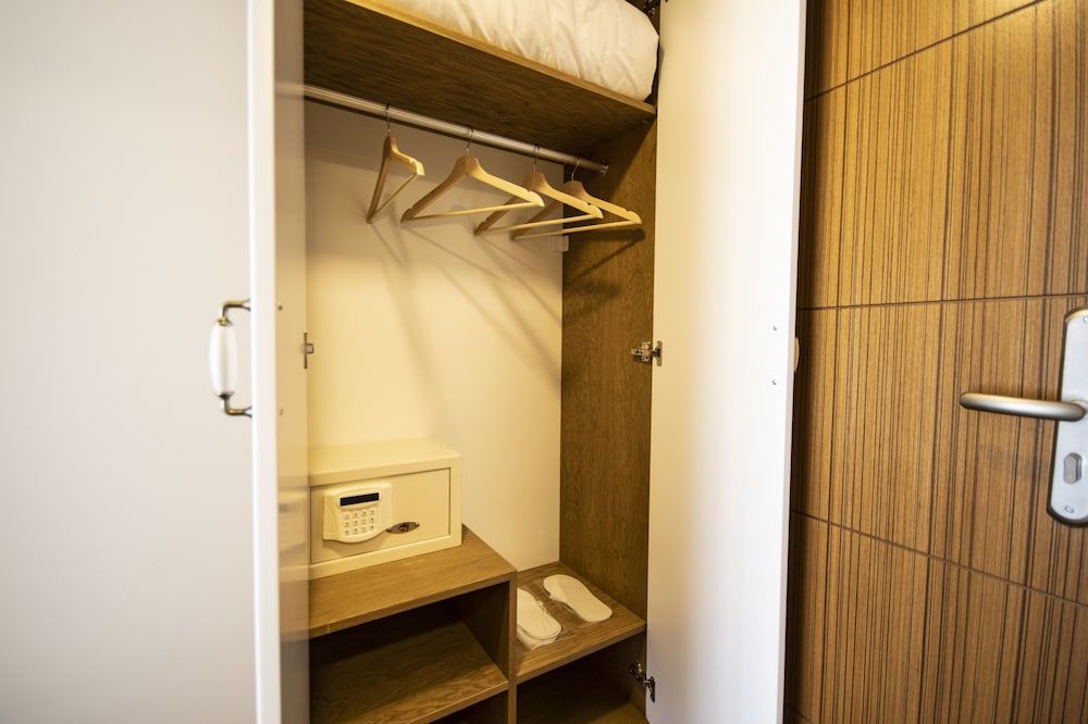 Eliza Hotel Standard Double or Twin Room 13