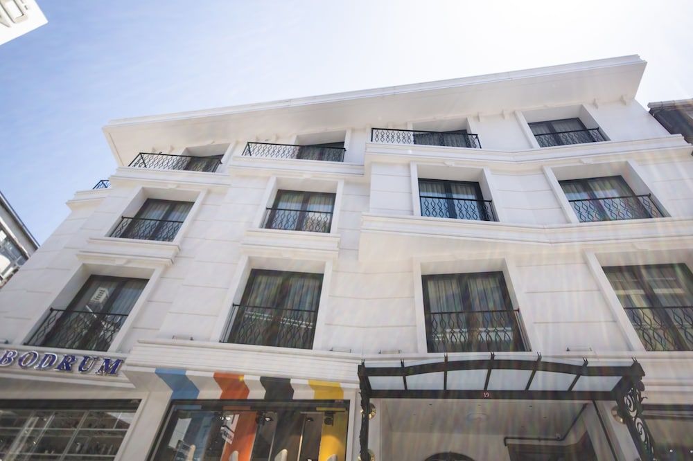 undefined Eliza Hotel 8