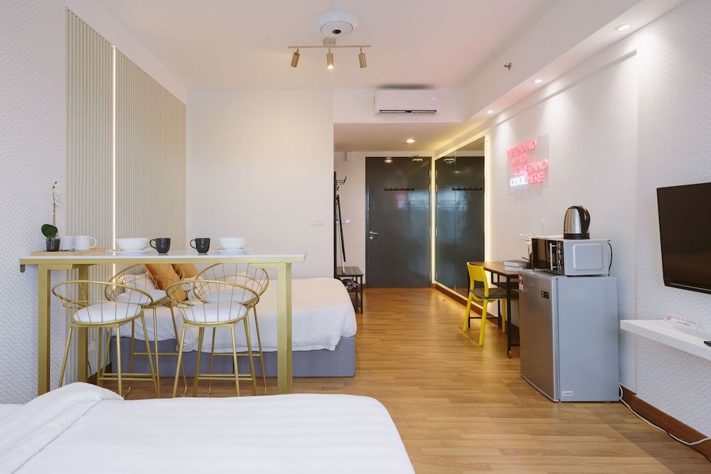 Romantic Studio Suite, City View