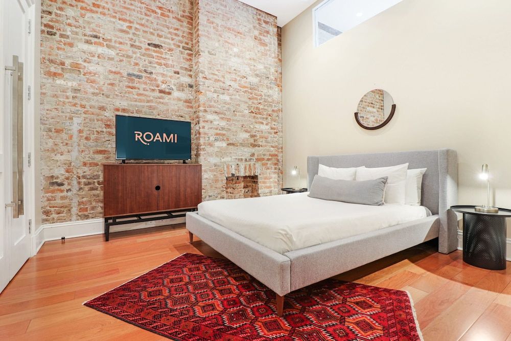 Adjacent Four Bed Four Bath Apartment