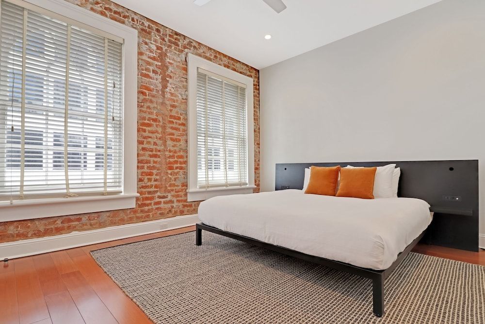 Adjacent Five Bed Five Bath Apartment