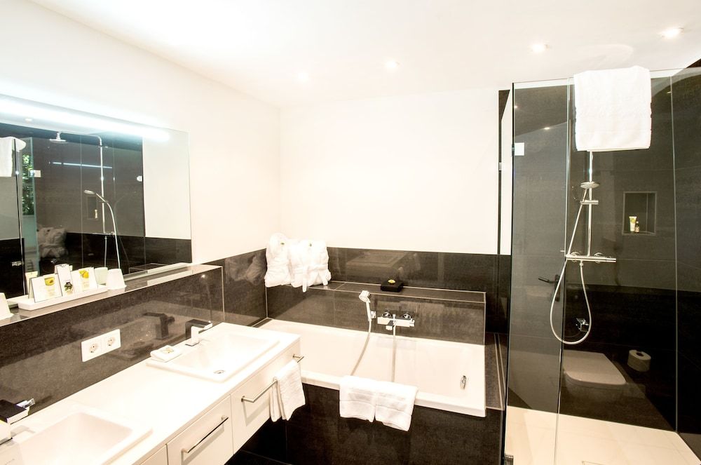 Schlosshotel Hugenpoet Superior Double Room 4