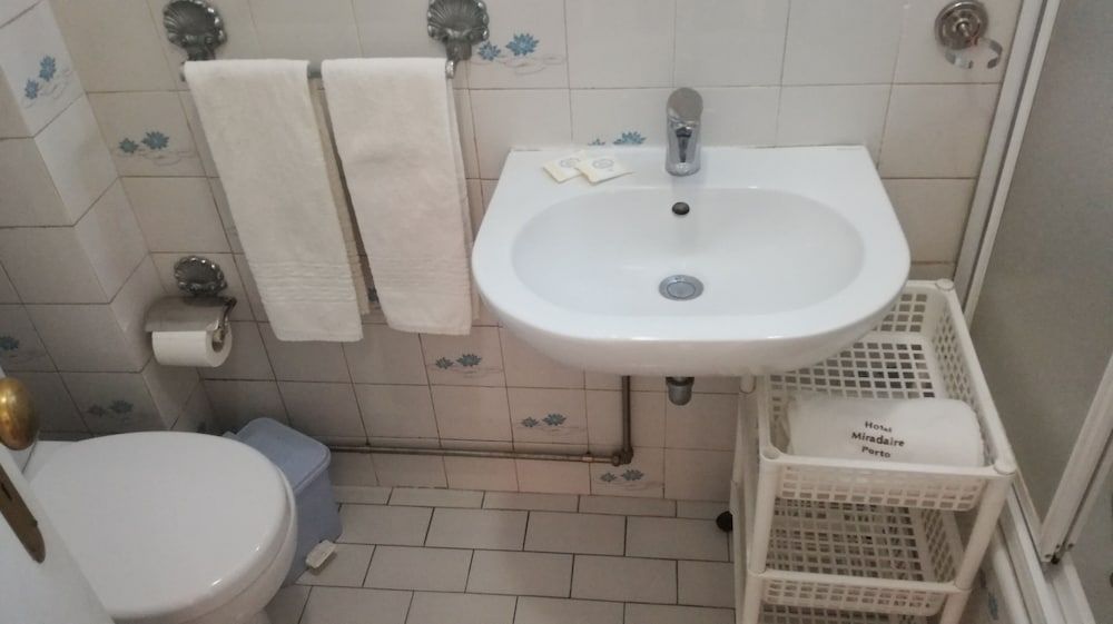 Hotel Miradaire Porto Triple Room 10