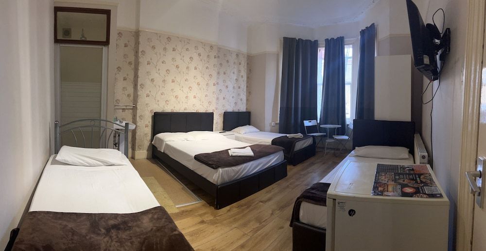 Crystal Lodge Hotel Triple Room, Shared Bathroom