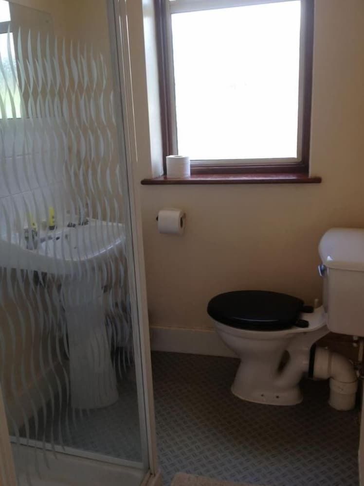 Crystal Lodge Hotel Triple Room, Shared Bathroom 3