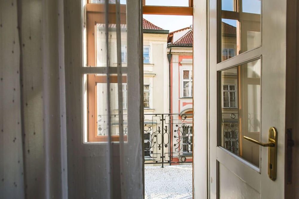 undefined Hotel U Zlateho Jelena 7