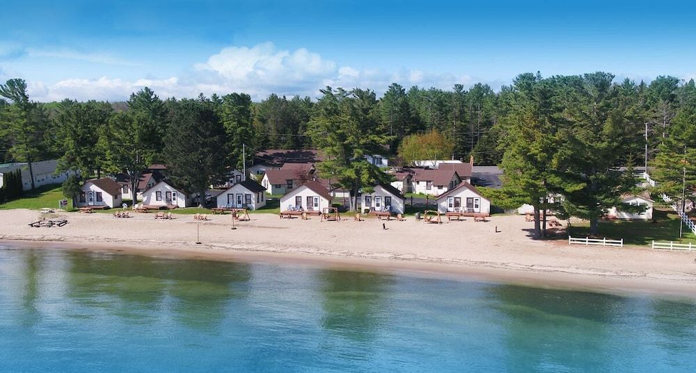 Classic Cabin, 2 Queen Beds, Beachside