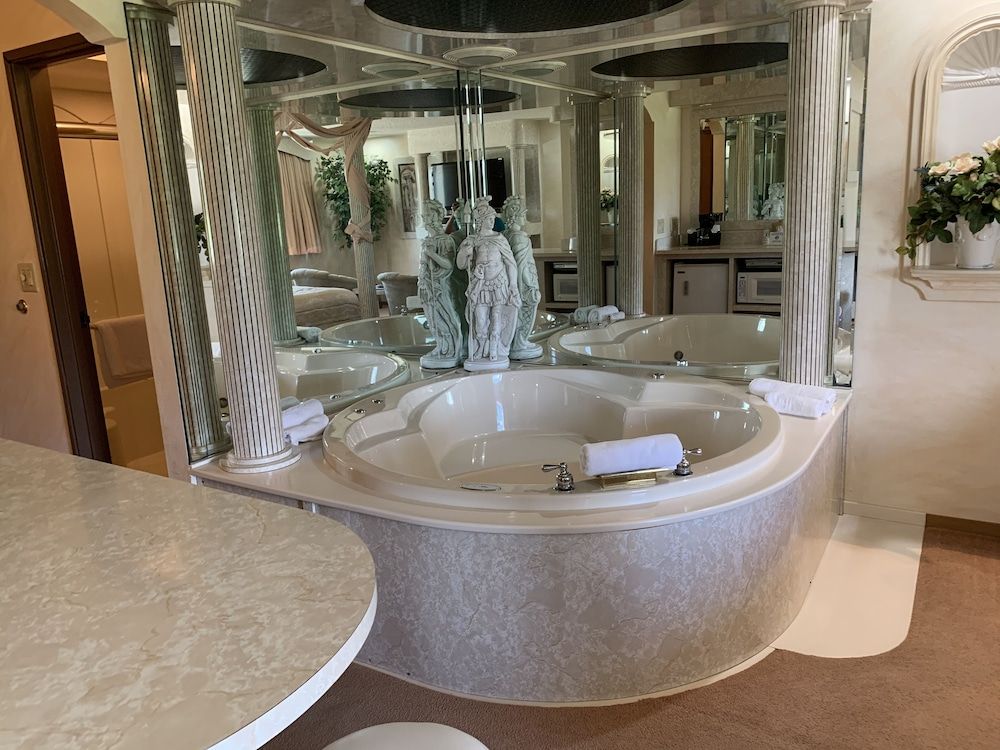 Designer Inn & Suites Roman Retreat 2