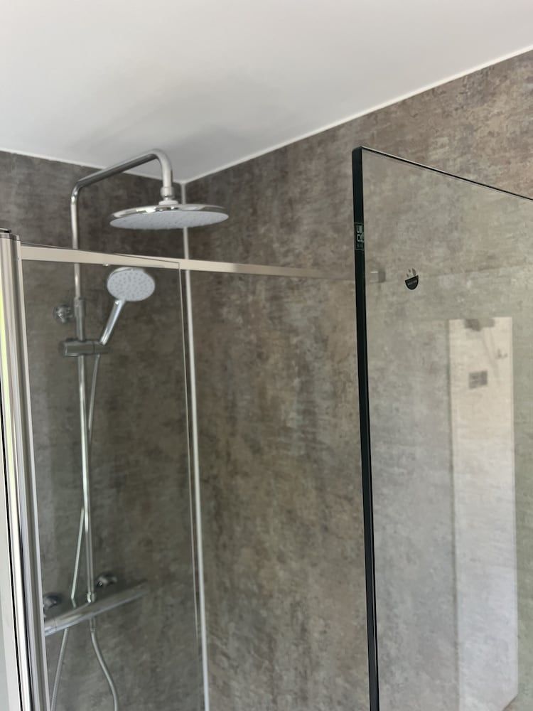 Tuckers Inn Standard Twin Room, Ensuite, Partial Sea View 9