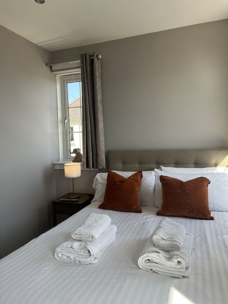 Tuckers Inn Standard Double Room, Ensuite 5