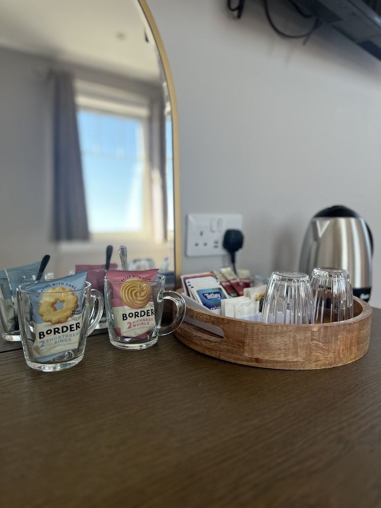 Tuckers Inn Standard Double Room, Ensuite 17