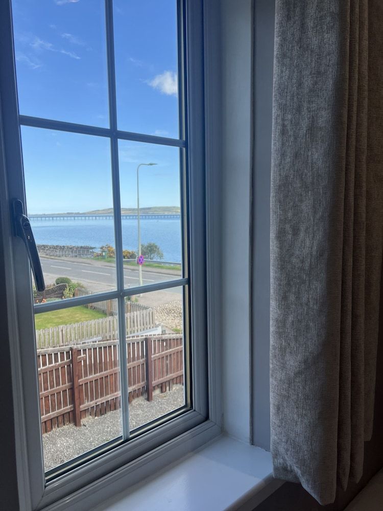 Tuckers Inn Standard Twin Room, Ensuite, Partial Sea View 13