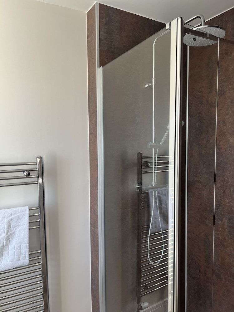 Tuckers Inn Standard Double Room, Ensuite 12