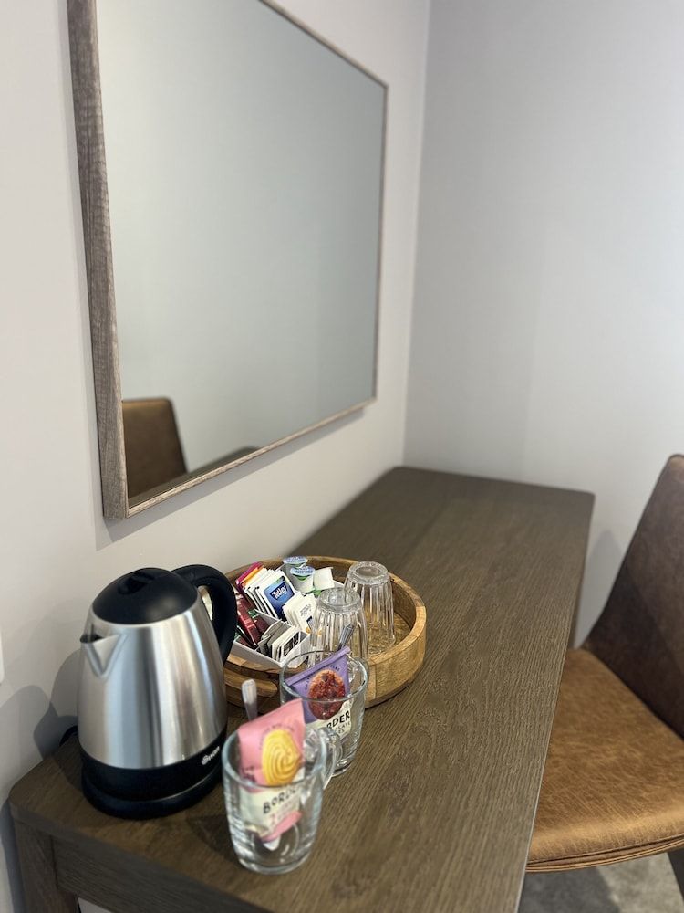 Tuckers Inn Standard Twin Room, Ensuite, Partial Sea View 11