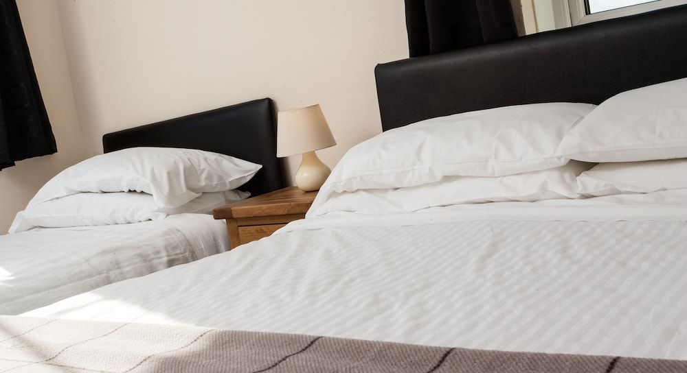 Tuckers Inn Family Triple Room, Ensuite