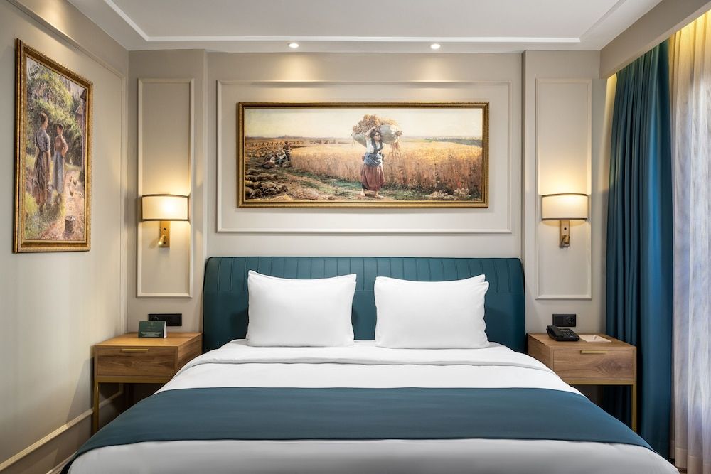 Royan Suites Deluxe Suite, 1 King Bed 3