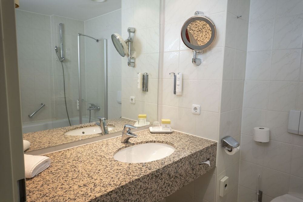 Atomis Hotel Munich Airport by Mercure Superior Room, 2 Twin Beds 4