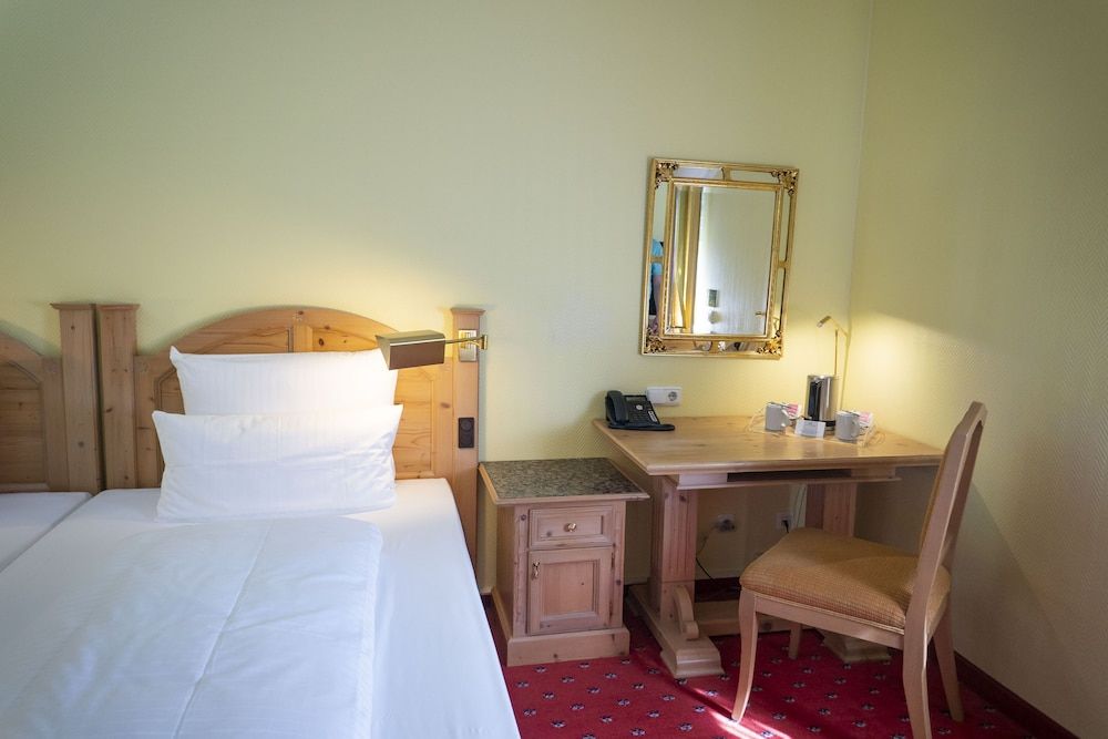 Atomis Hotel Munich Airport by Mercure Superior Room, 1 Double Bed 7