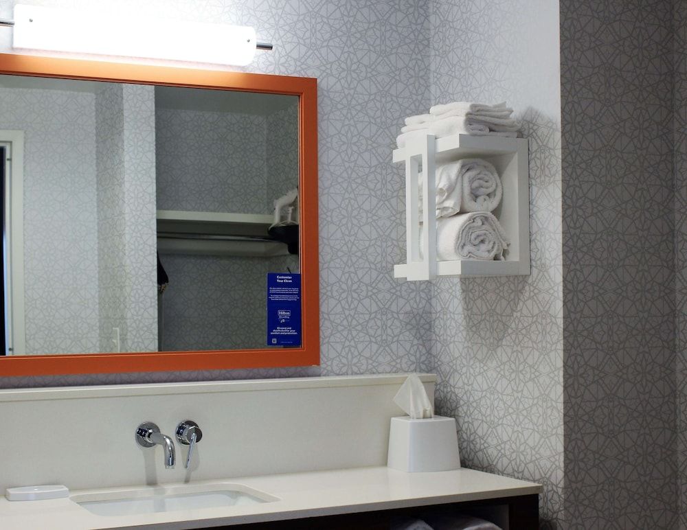Room, 1 King Bed, Accessible, Bathtub