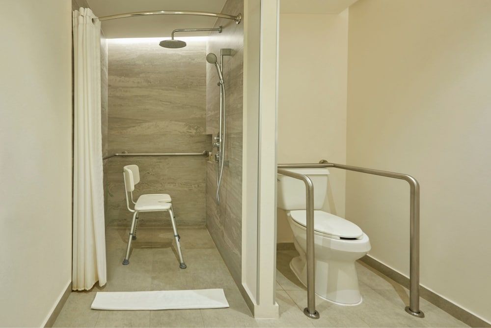 City Express Plus by Marriott San Luis Potosí Room, 1 King Bed, Non Smoking 13