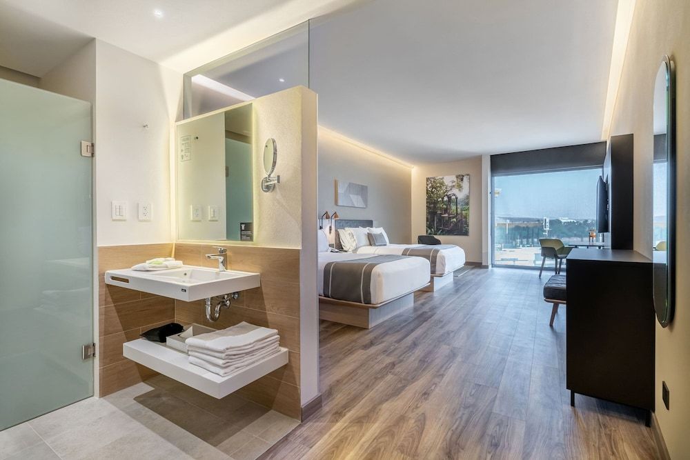 City Express Plus by Marriott San Luis Potosí Room, 2 Double Beds, Non Smoking 2