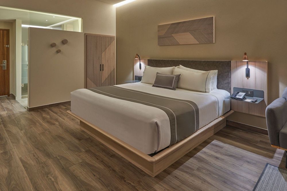 City Express Plus by Marriott San Luis Potosí Superior Room, 1 King Bed with Sofa bed 4