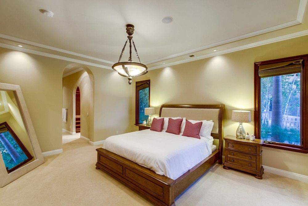 Tropical 5BR La Jolla Retreat by NamaStay Premium Villa, Multiple Beds, Private Pool, Ocean View 7