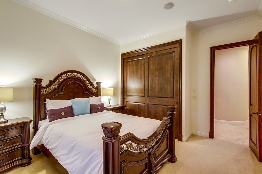 Tropical 5BR La Jolla Retreat by NamaStay Premium Villa, Multiple Beds, Private Pool, Ocean View 5