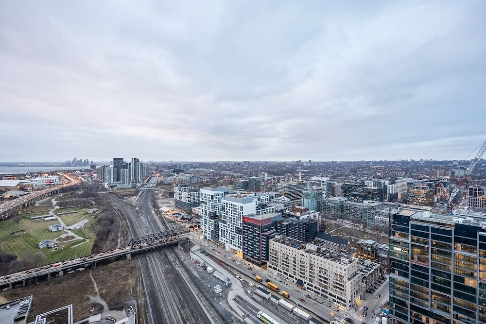 GLOBALSTAY. Elegant Downtown Apartments Elite Apartment, 1 Bedroom, Balcony, Lake View 2