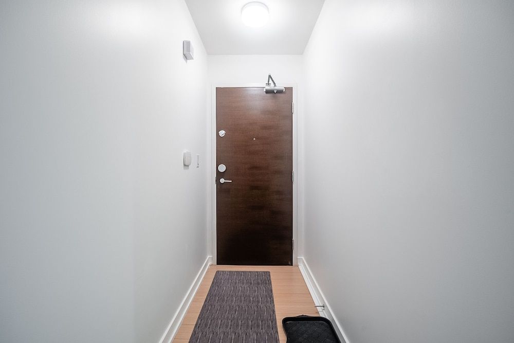 GLOBALSTAY. Elegant Downtown Apartments Elite Apartment, 1 Bedroom, Balcony, Lake View 10